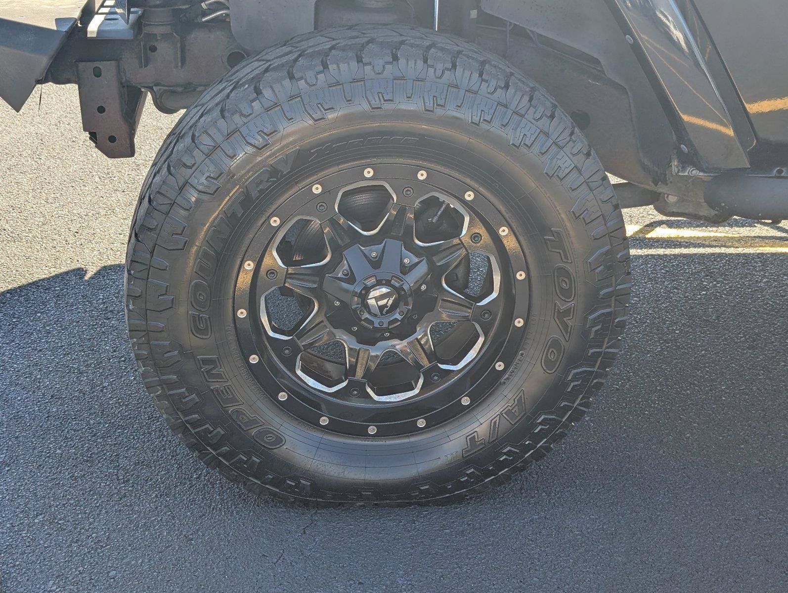 Used 2012 Jeep Wrangler Unlimited Sahara AWD/4WD image 9