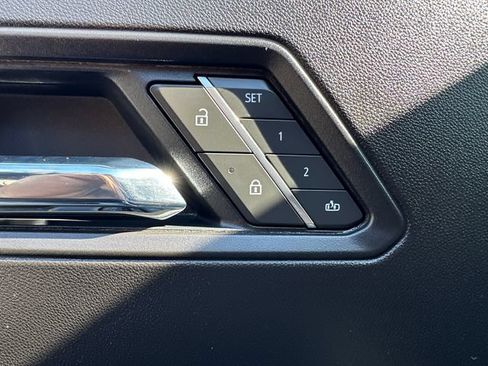 Used 2025 Chevrolet Colorado ZR2 w/ Technology Package AWD/4WD image 27