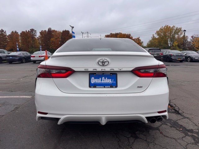 Used 2023 Toyota Camry SE FWD image 3