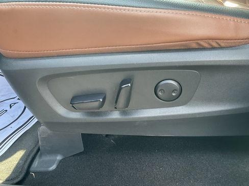 Used 2024 Nissan Pathfinder Platinum FWD image 9
