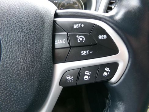 Used 2016 Jeep Cherokee Limited w/ Luxury Group AWD/4WD image 17