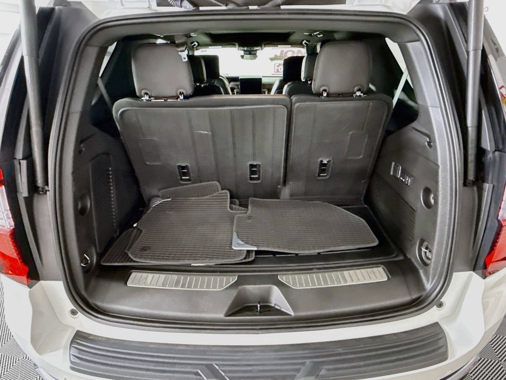 Used 2025 GMC Yukon Denali Ultimate AWD/4WD image 31
