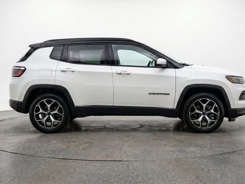 Used 2025 Jeep Compass Limited AWD/4WD image 11