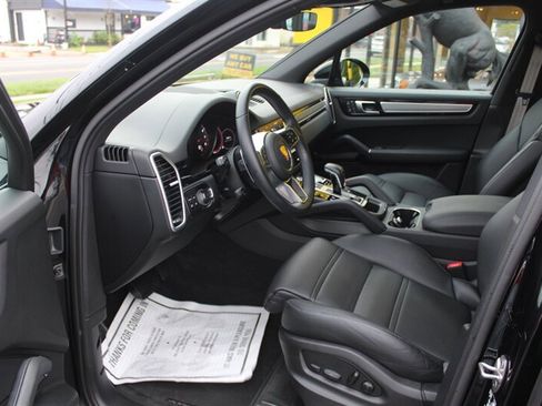 Used 2022 Porsche Cayenne Platinum Edition AWD/4WD image 14