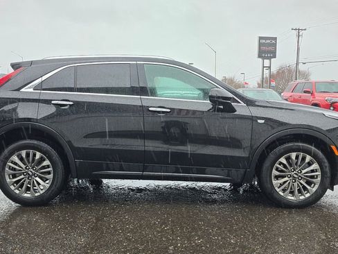 Used 2025 Cadillac XT4 Premium Luxury image 2