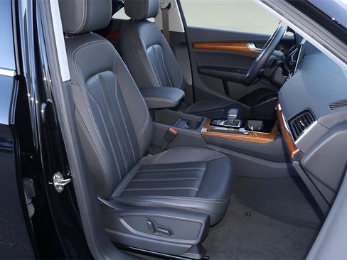 Used 2023 Audi Q5 2.0T Premium w/ Convenience Package image 18