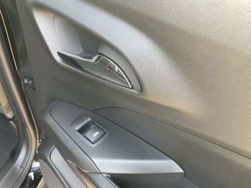 New 2026 Chevrolet Trax RS w/ Sunroof Package image 38