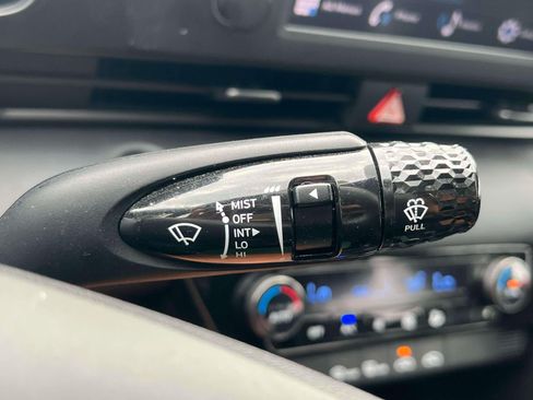 Used 2025 Hyundai Elantra Sport FWD image 8
