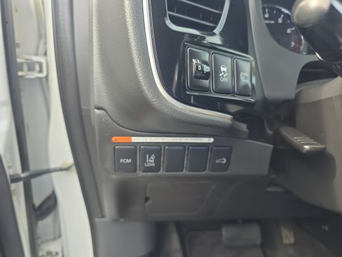 Used 2015 Mitsubishi Outlander GT AWD/4WD image 16
