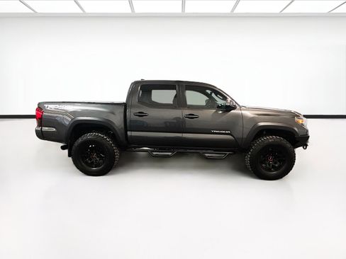 Used 2018 Toyota Tacoma TRD Off-Road image 23