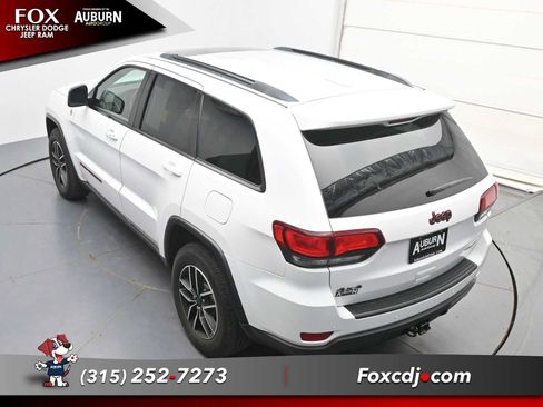 Used 2020 Jeep Grand Cherokee Trailhawk AWD/4WD image 32