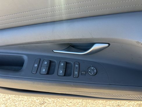 Used 2024 Hyundai Elantra Blue image 22