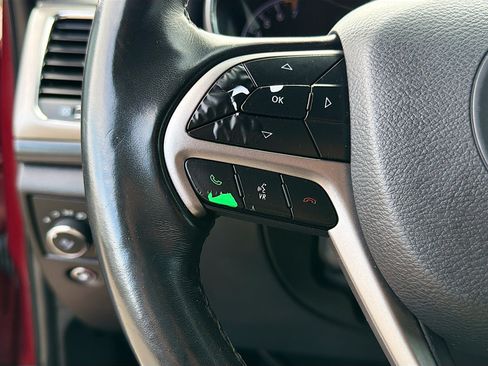 Used 2020 Jeep Grand Cherokee Laredo image 31