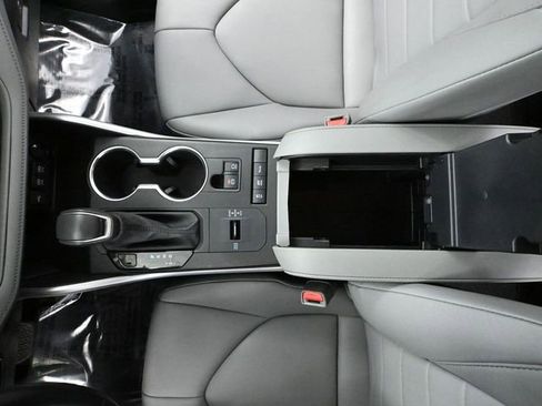 Used 2021 Toyota Highlander XLE image 37