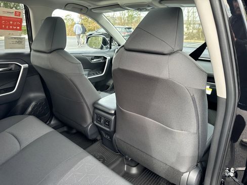 New 2025 Toyota RAV4 XLE w/ Convenience Package AWD/4WD image 31