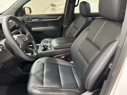Used 2025 GMC Acadia Elevation w/ Elevation Premium Package FWD image 19