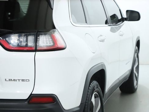 Used 2019 Jeep Cherokee Limited image 45