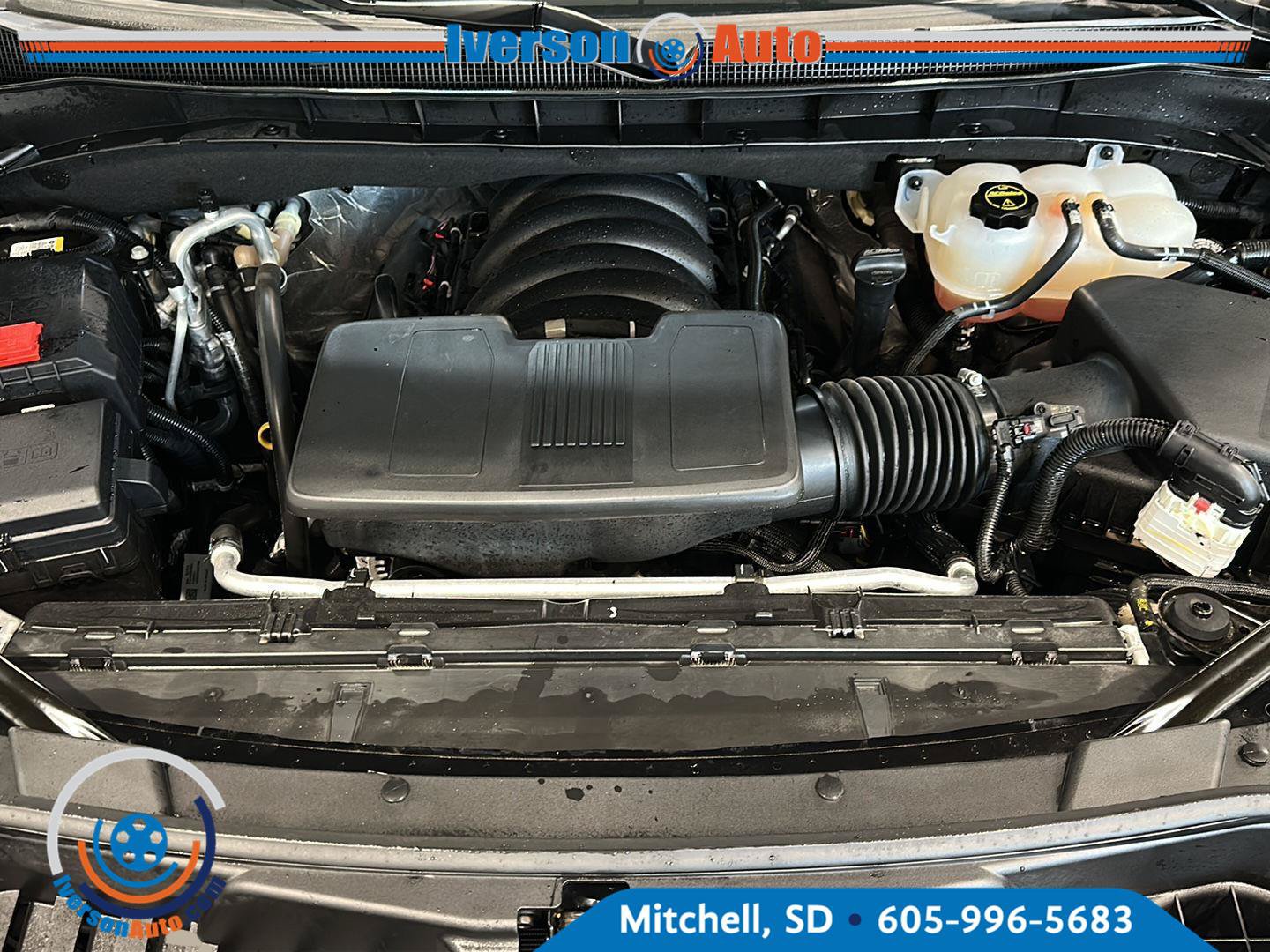 Used 2025 Chevrolet Suburban LT AWD/4WD image 10