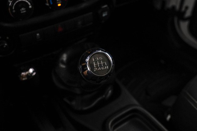 Used 2015 Jeep Wrangler Sahara AWD/4WD image 23