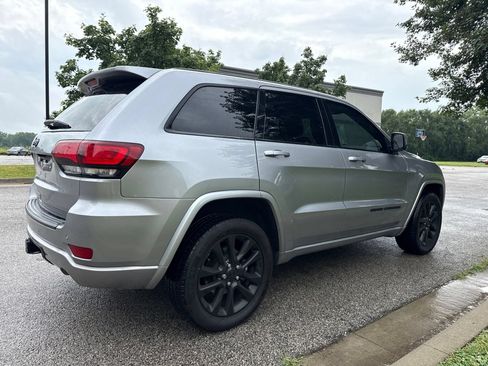 Used 2021 Jeep Grand Cherokee Laredo X AWD/4WD image 5