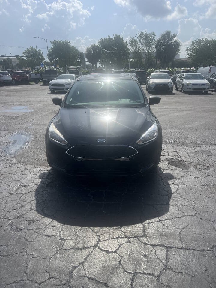 Used 2018 Ford Focus S FWD image 1