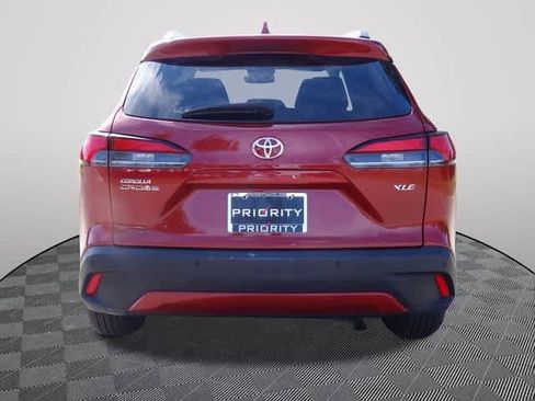 Used 2023 Toyota Corolla Cross XLE image 3