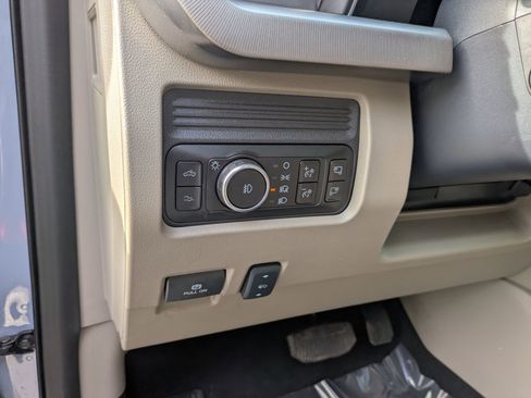 Certified 2025 Ford F450 Platinum w/ Platinum Plus Package AWD/4WD image 18