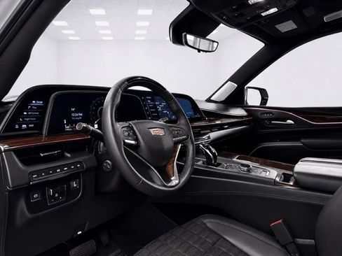 Used 2023 Cadillac Escalade ESV Sport Platinum w/ LPO, ONYX Package AWD/4WD image 17