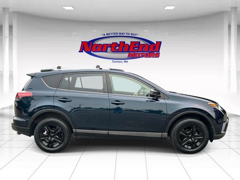Used 2018 Toyota RAV4 LE AWD/4WD image 2