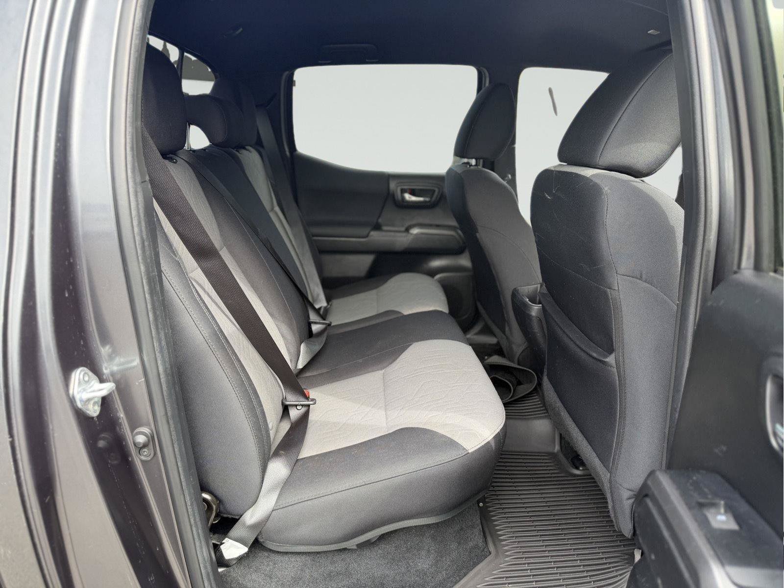 Used 2022 Toyota Tacoma TRD Sport AWD/4WD image 28