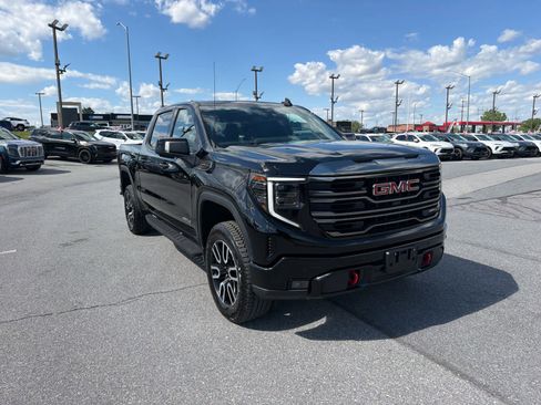 Used 2023 GMC Sierra 1500 AT4 w/ AT4 Premium Package AWD/4WD image 3