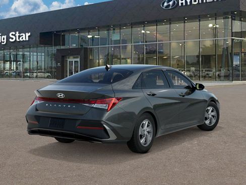 New 2026 Hyundai Elantra SE FWD image 4
