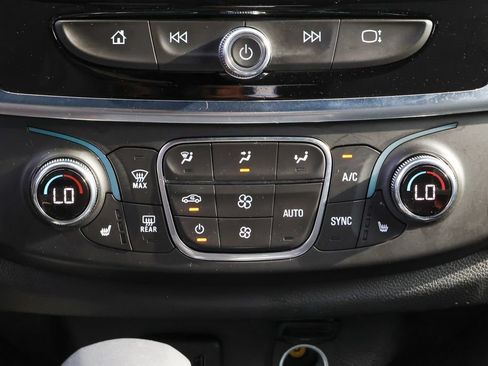 Used 2023 Chevrolet Traverse LT FWD image 12