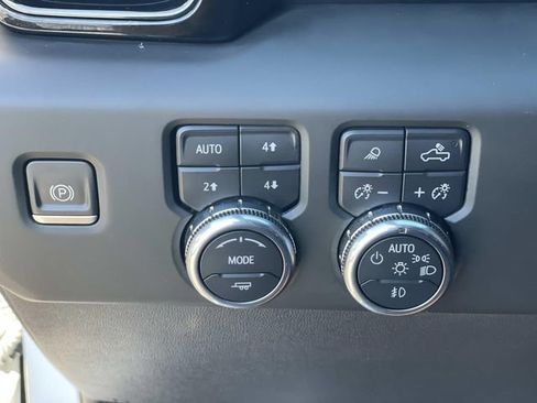 Used 2023 GMC Sierra 1500 AT4 w/ AT4 Premium Package image 18