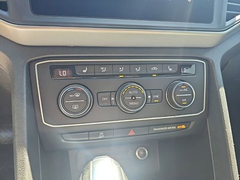 Used 2021 Volkswagen Atlas Cross Sport SE w/ Panoramic Sunroof Package FWD image 20