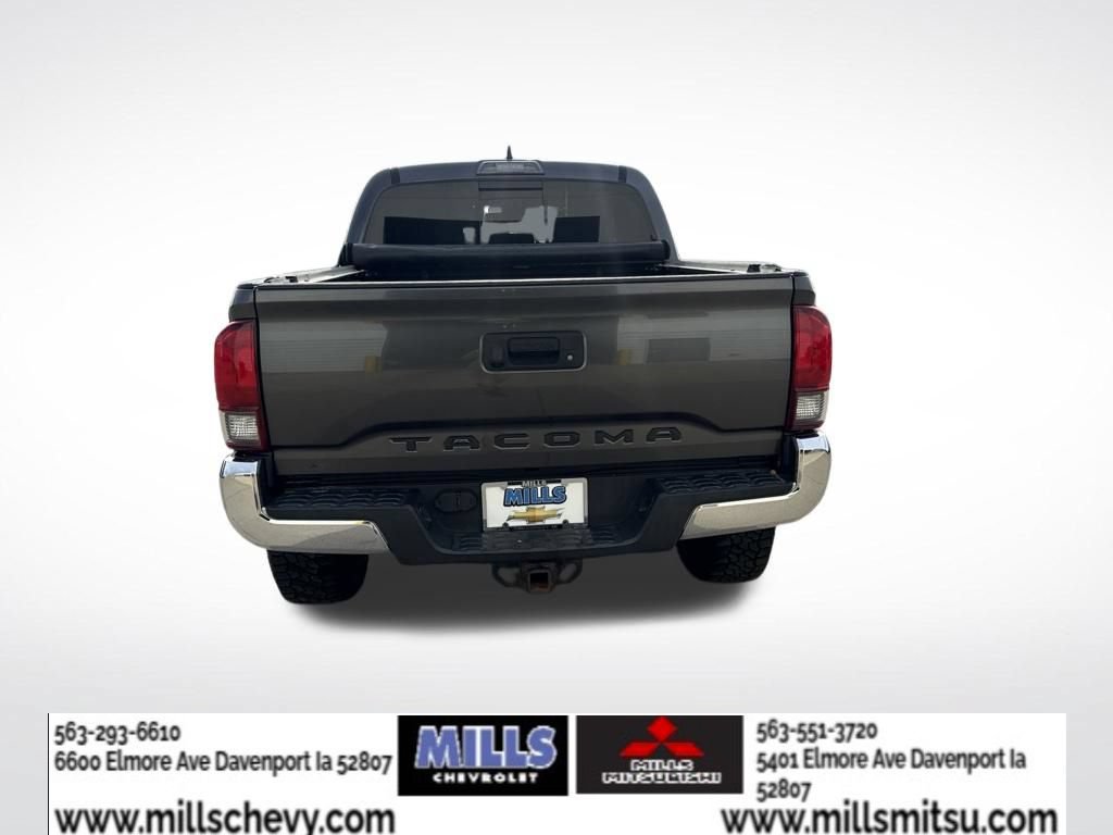Used 2018 Toyota Tacoma TRD Off-Road AWD/4WD image 4