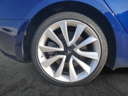 Used 2019 Tesla Model 3 Standard Range Plus image 5