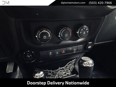 Used 2017 Jeep Wrangler Unlimited Rubicon w/ Connectivity Group AWD/4WD image 32