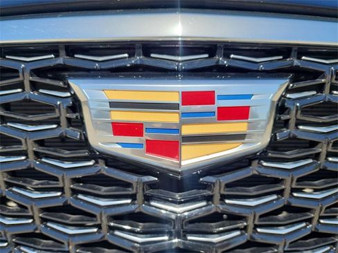 Used 2024 Cadillac XT4 Luxury w/ Cold Weather Package image 30