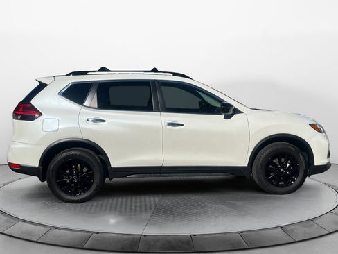 Used 2017 Nissan Rogue SV w/ Midnight Edition image 8