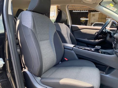 Used 2023 Nissan Rogue SV image 22