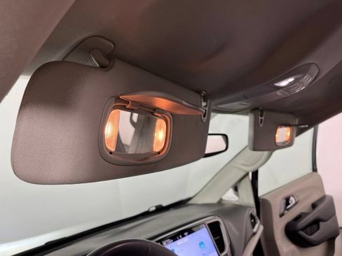 Used 2023 Chrysler Pacifica Touring-L FWD image 37