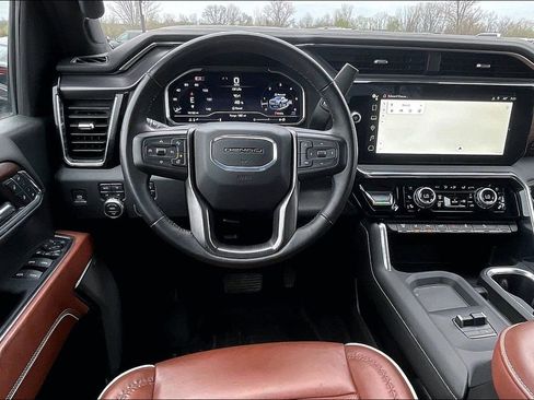 Used 2024 GMC Sierra 3500 Denali Ultimate image 11