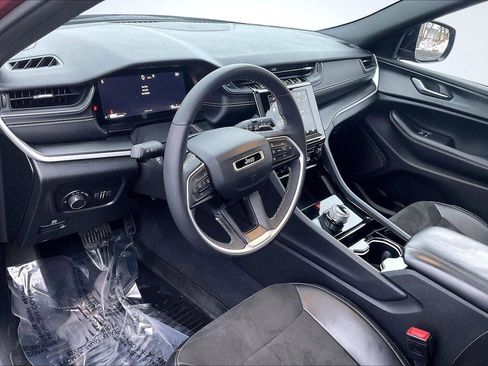 Used 2023 Jeep Grand Cherokee L Altitude image 15