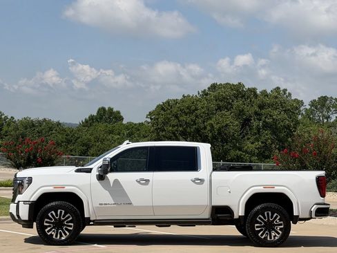 Used 2024 GMC Sierra 2500 Denali Ultimate AWD/4WD image 3