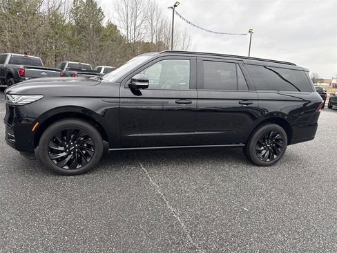 Used 2025 Lincoln Navigator L Reserve w/ Jet Appearance Package image 4