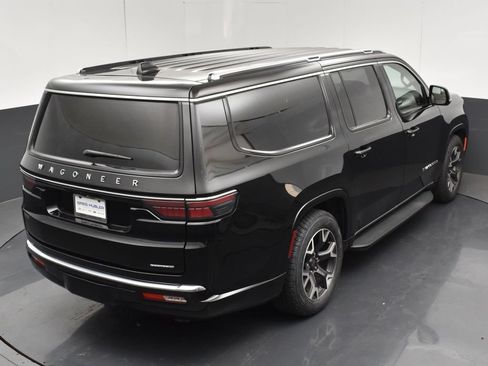 Used 2024 Jeep Wagoneer L Series III w/ Flexible Seating Group AWD/4WD image 29