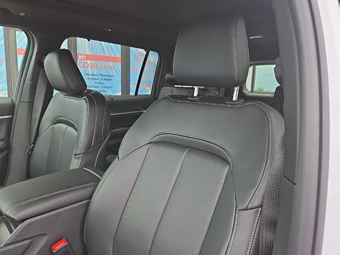 New 2025 Jeep Grand Cherokee L Limited w/ Luxury Tech Group II image 34