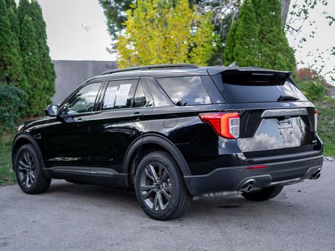 Used 2023 Ford Explorer XLT w/ Equipment Group 202A image 7