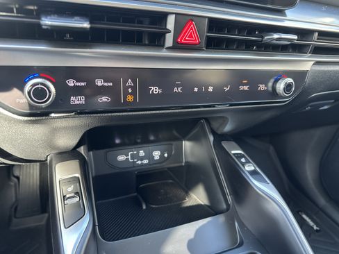 Used 2025 Kia Sorento S FWD image 19